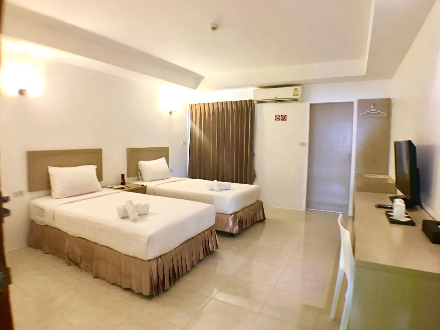 Trat Center Hotel Bagian luar foto