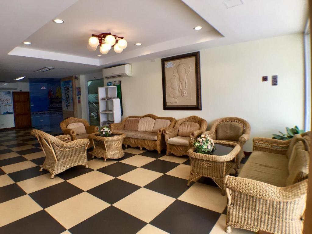 Trat Center Hotel Bagian luar foto